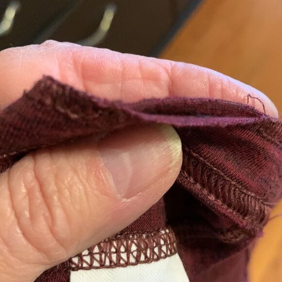 American Eagle purple/Burgundy tee shirt - Picture 4 of 7